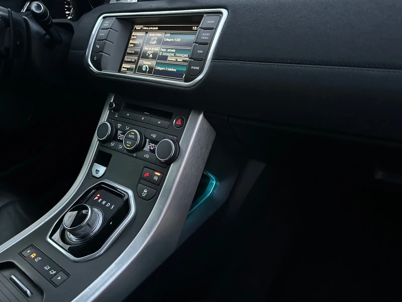 Land Rover Evoque 2, 2 TD4 150kc Prestige, снимка 12 - Автомобили и джипове - 50426933