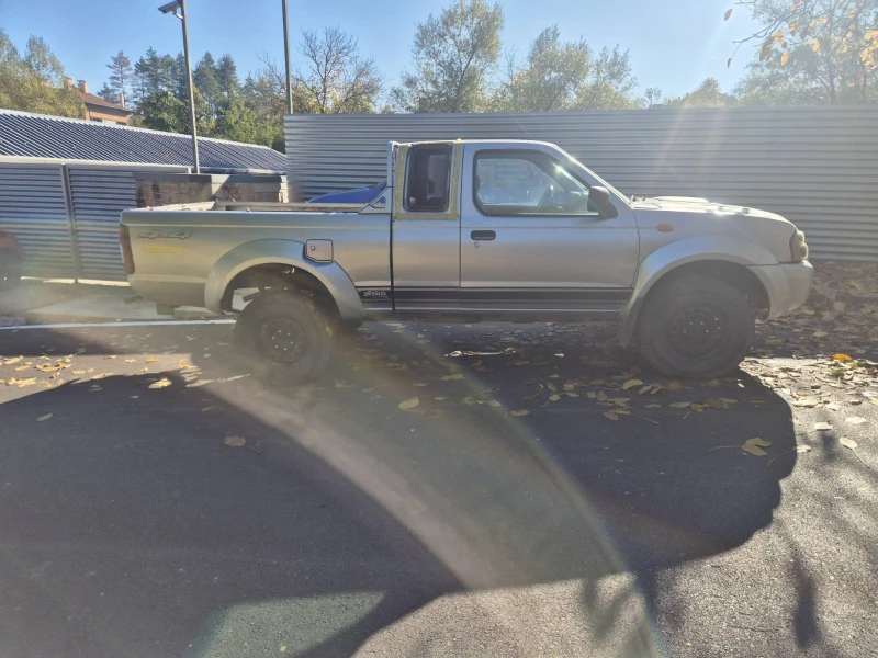 Nissan Navara 2.5 dci, снимка 2 - Автомобили и джипове - 52138306