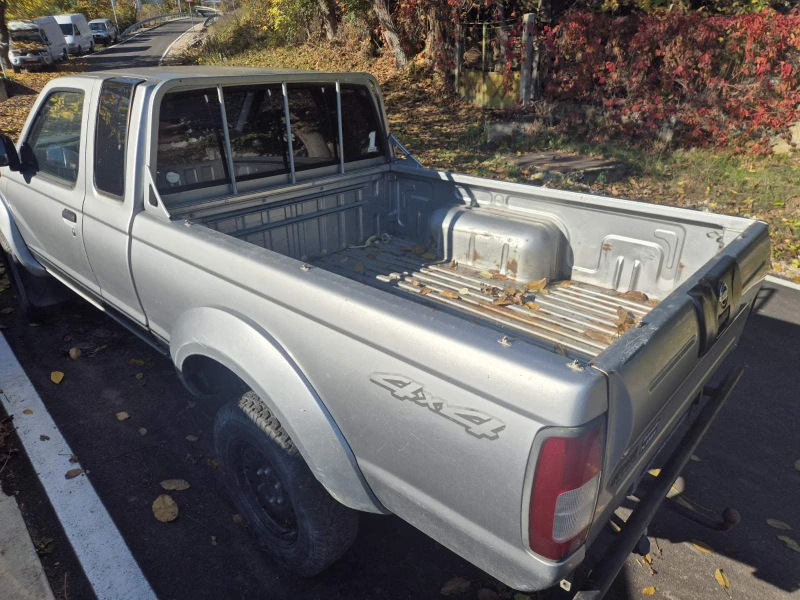 Nissan Navara 2.5 dci, снимка 5 - Автомобили и джипове - 52138306