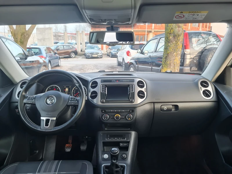 VW Tiguan 2.0TDI KEYLESS/NAVI/PANORAMA, снимка 9 - Автомобили и джипове - 53442568