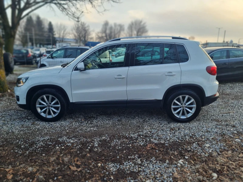 VW Tiguan 2.0TDI KEYLESS/NAVI/PANORAMA, снимка 8 - Автомобили и джипове - 53442568