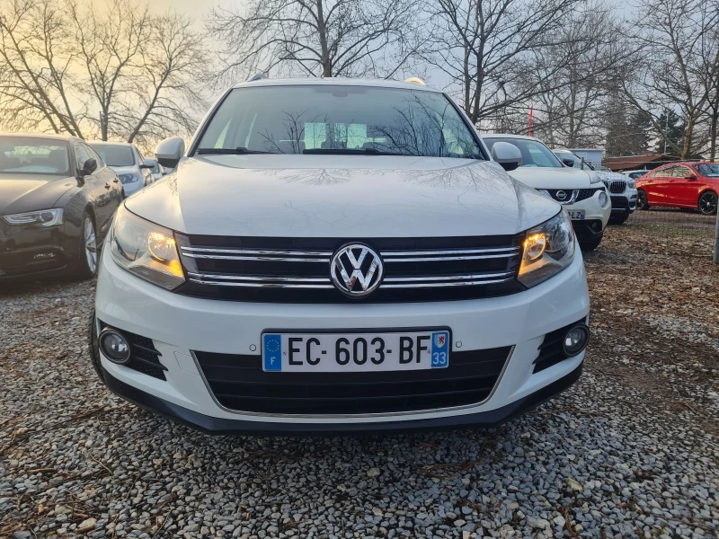 VW Tiguan 2.0TDI KEYLESS/NAVI/PANORAMA, снимка 2 - Автомобили и джипове - 53442568