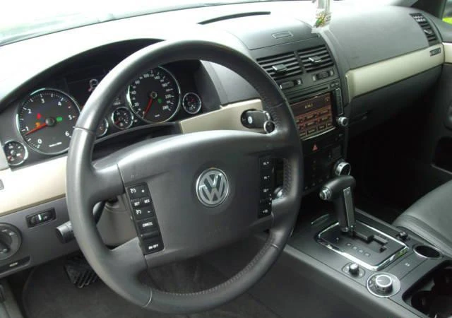 VW Touareg 3.0 TDI 3.0benzi, снимка 4 - Автомобили и джипове - 758377