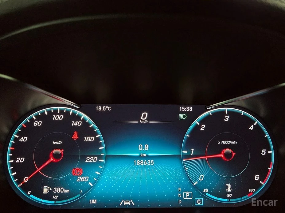 Mercedes-Benz GLC 220  - изображение 10