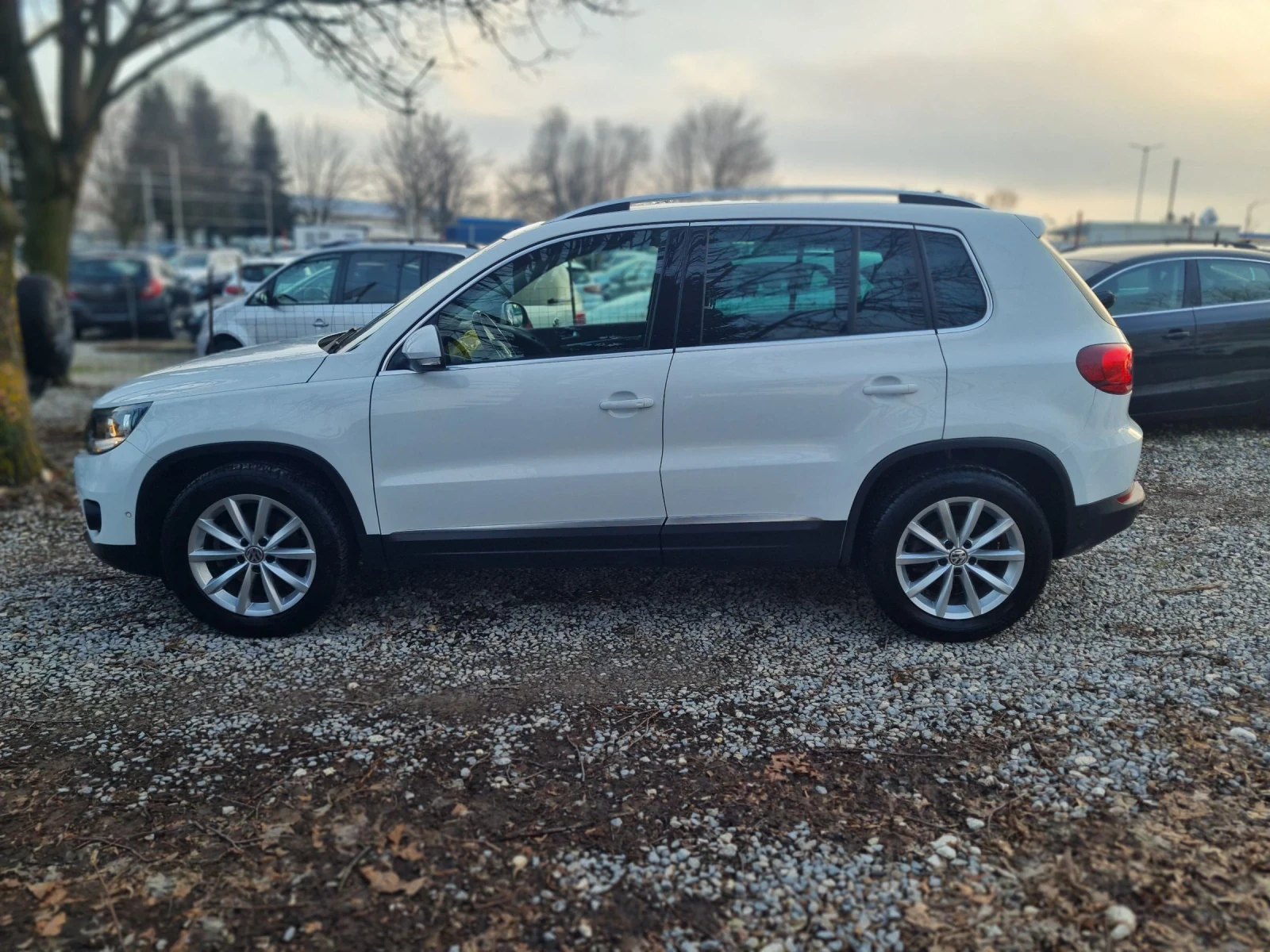 VW Tiguan 2.0TDI KEYLESS/NAVI/PANORAMA - изображение 8