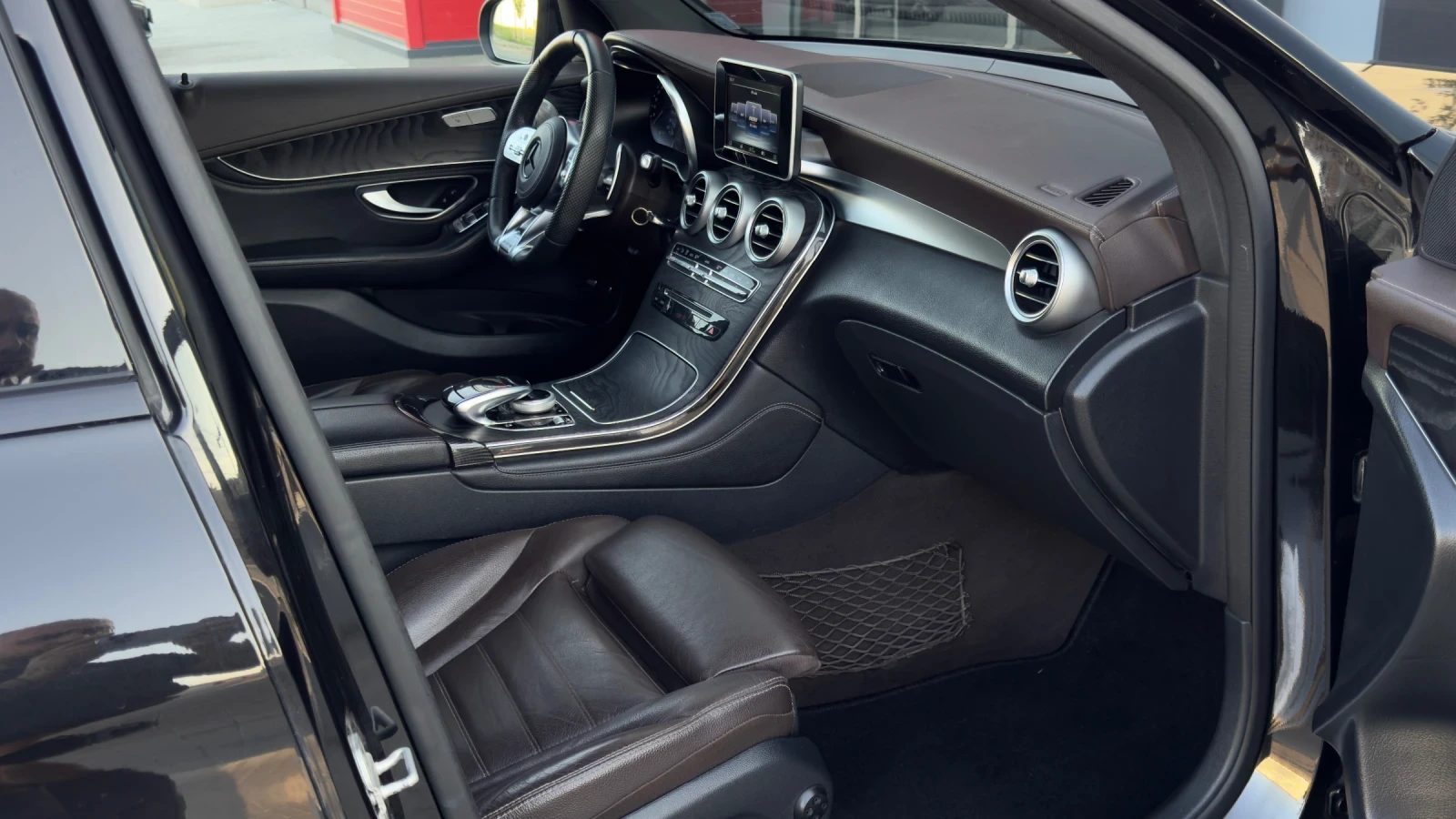 Mercedes-Benz GLC 220 AMG  4Matic, снимка 10 - Автомобили и джипове - 55878953