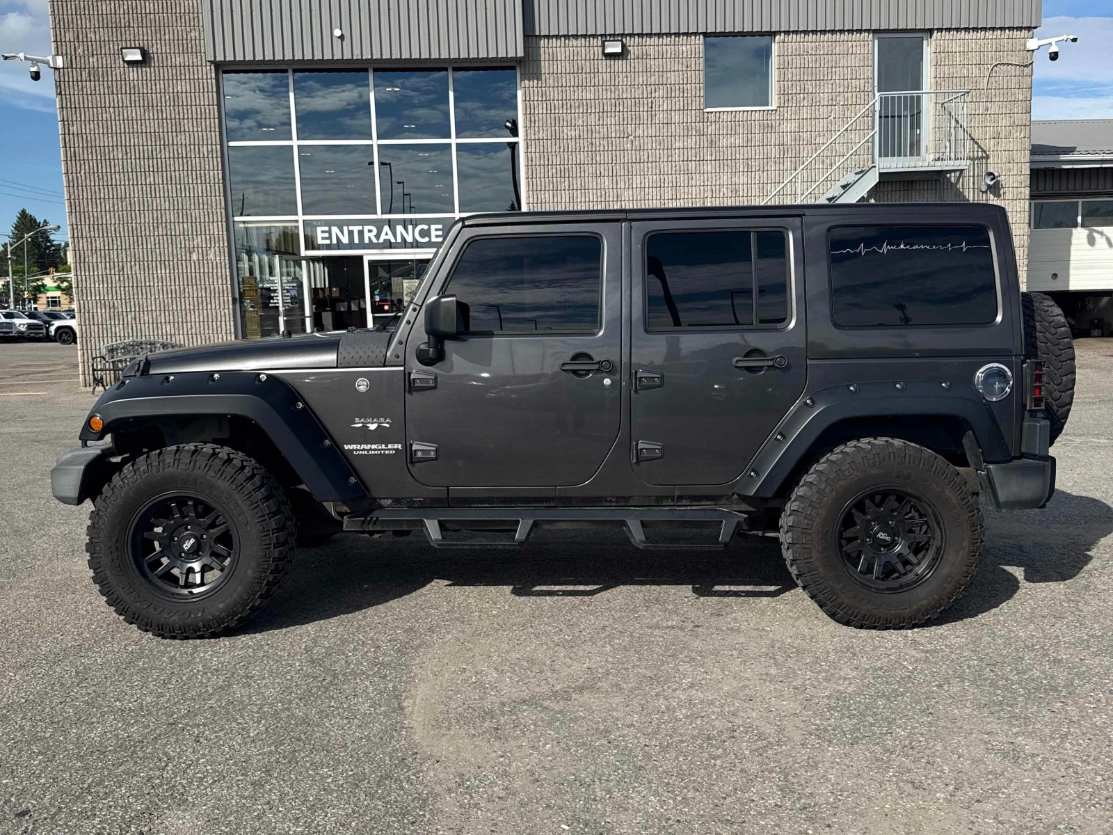 Jeep Wrangler * Sahara * CARFAX * ЦЕНА ДО БГ, снимка 2 - Автомобили и джипове - 55972682
