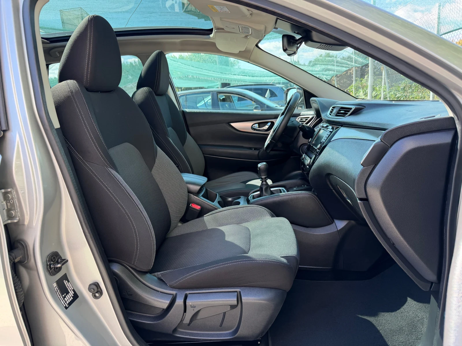 Nissan Qashqai 1.5DCI N-Connect Facelift, снимка 8 - Автомобили и джипове - 56114247
