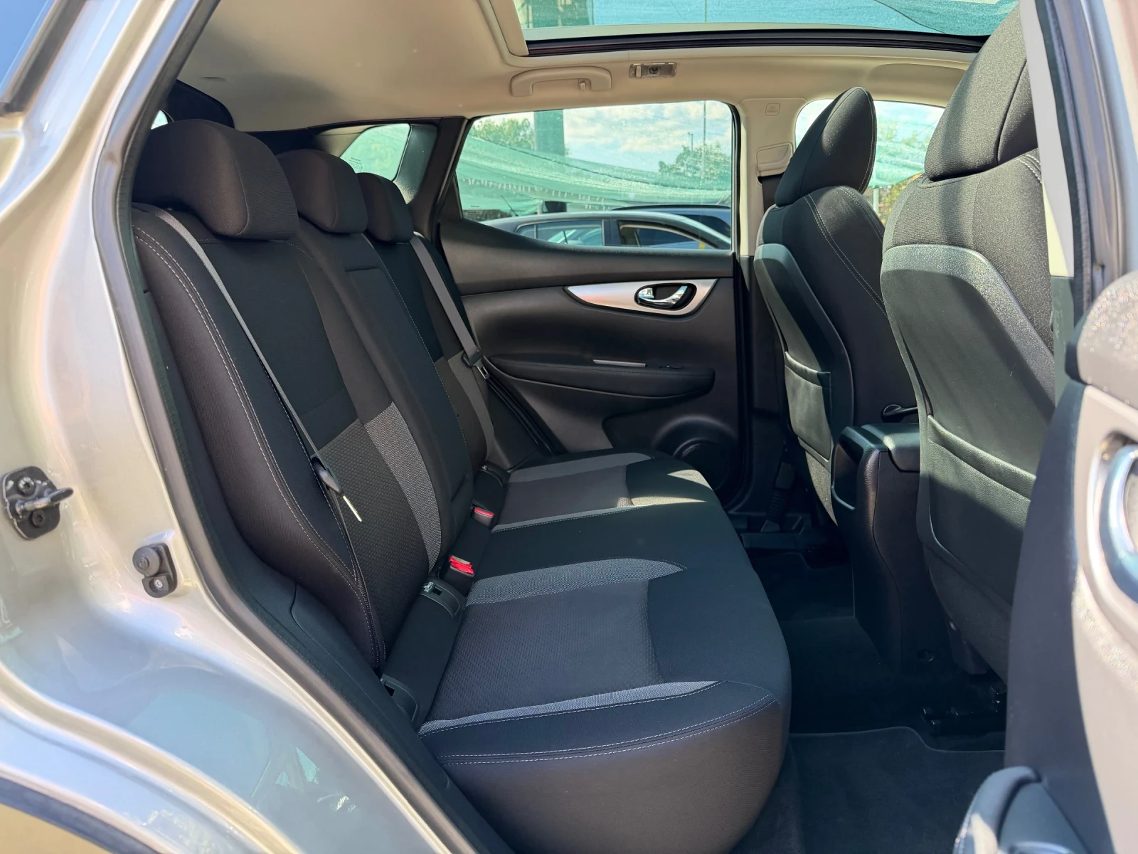 Nissan Qashqai 1.5DCI N-Connect Facelift, снимка 14 - Автомобили и джипове - 56114247