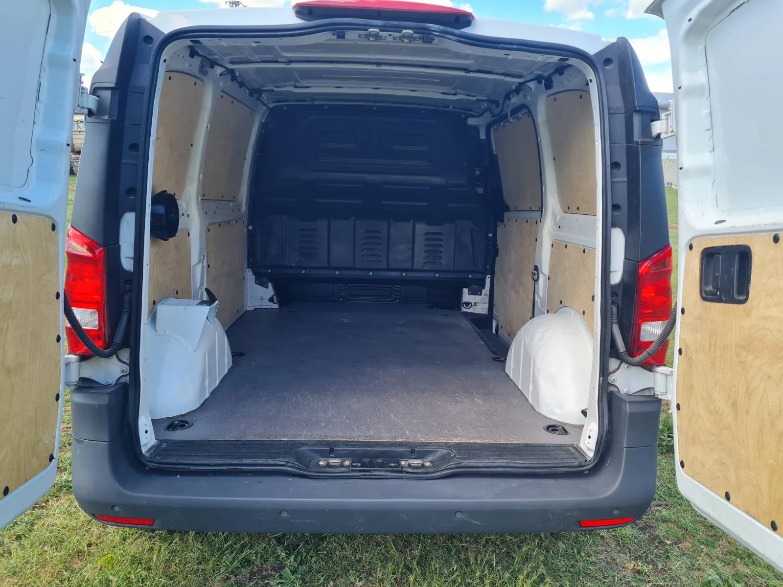 Mercedes-Benz Vito 114 ka/ cruise control/ PARKTRONIC, снимка 8 - Бусове и автобуси - 54826003