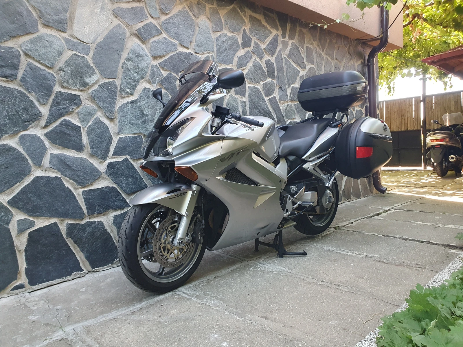 Honda Vfr 800i 2-броя - изображение 2
