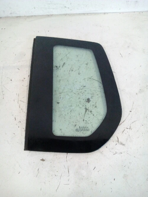 Стъкло задно ляво Мазда 2 малко