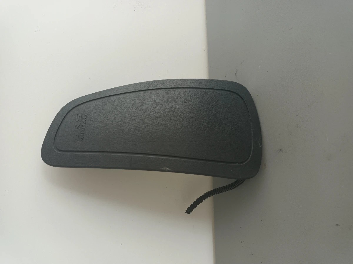 Еърбег дясна седалка мицубиши колт 1.5д 