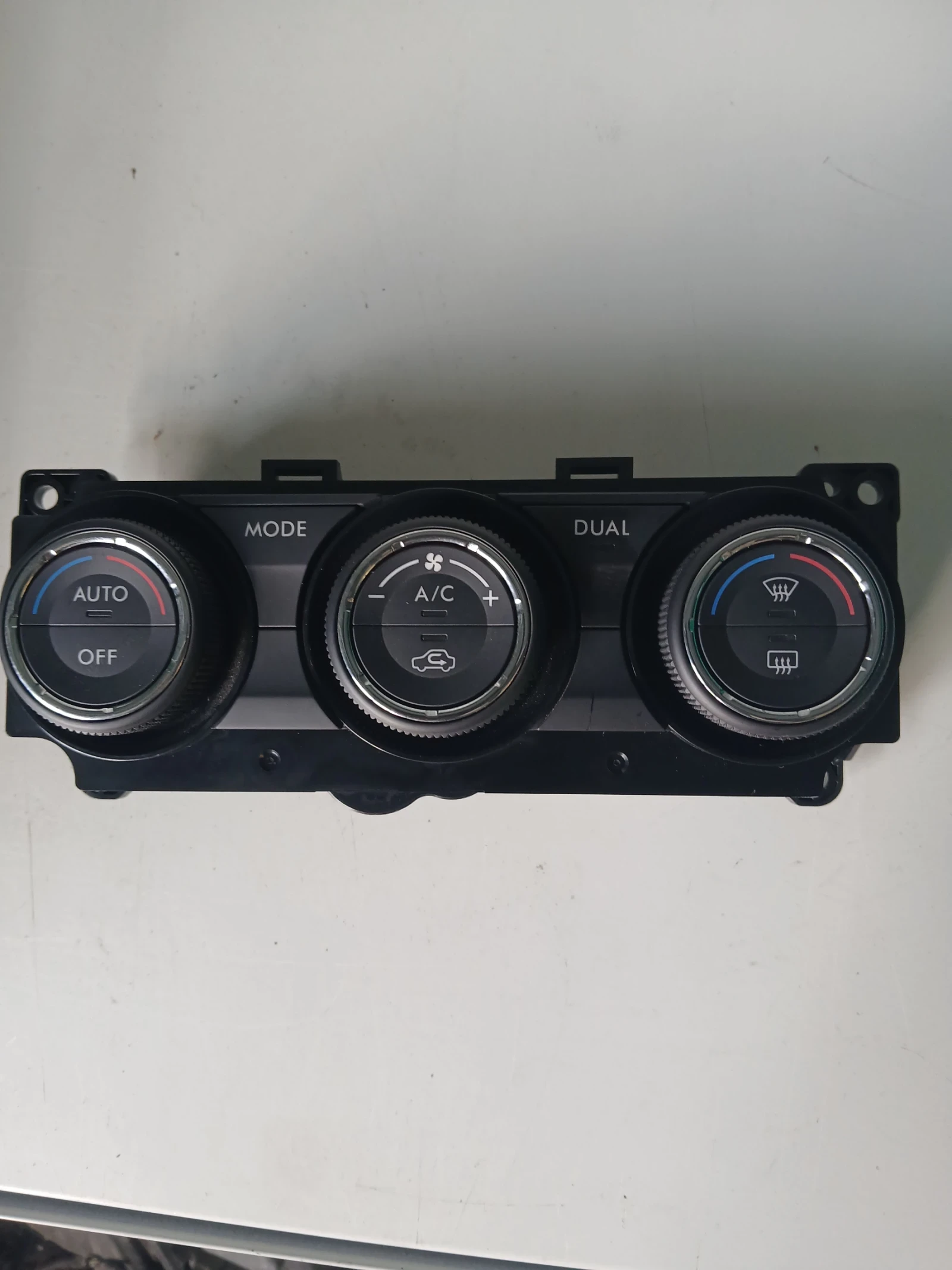T1018224H Управление климатроник Subaru XV 72311FJ100
