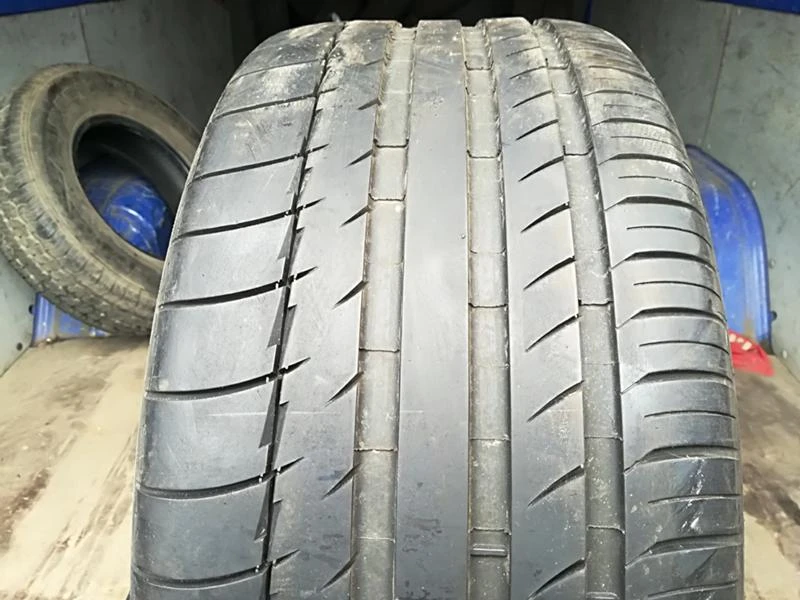 Гуми Летни 245/40R18, снимка 1 - Гуми и джанти - 20890699