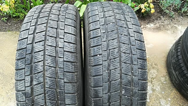 Гуми Зимни 215/70R15, снимка 1 - Гуми и джанти - 25305979