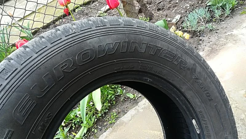 Гуми Зимни 215/70R15, снимка 7 - Гуми и джанти - 25305979