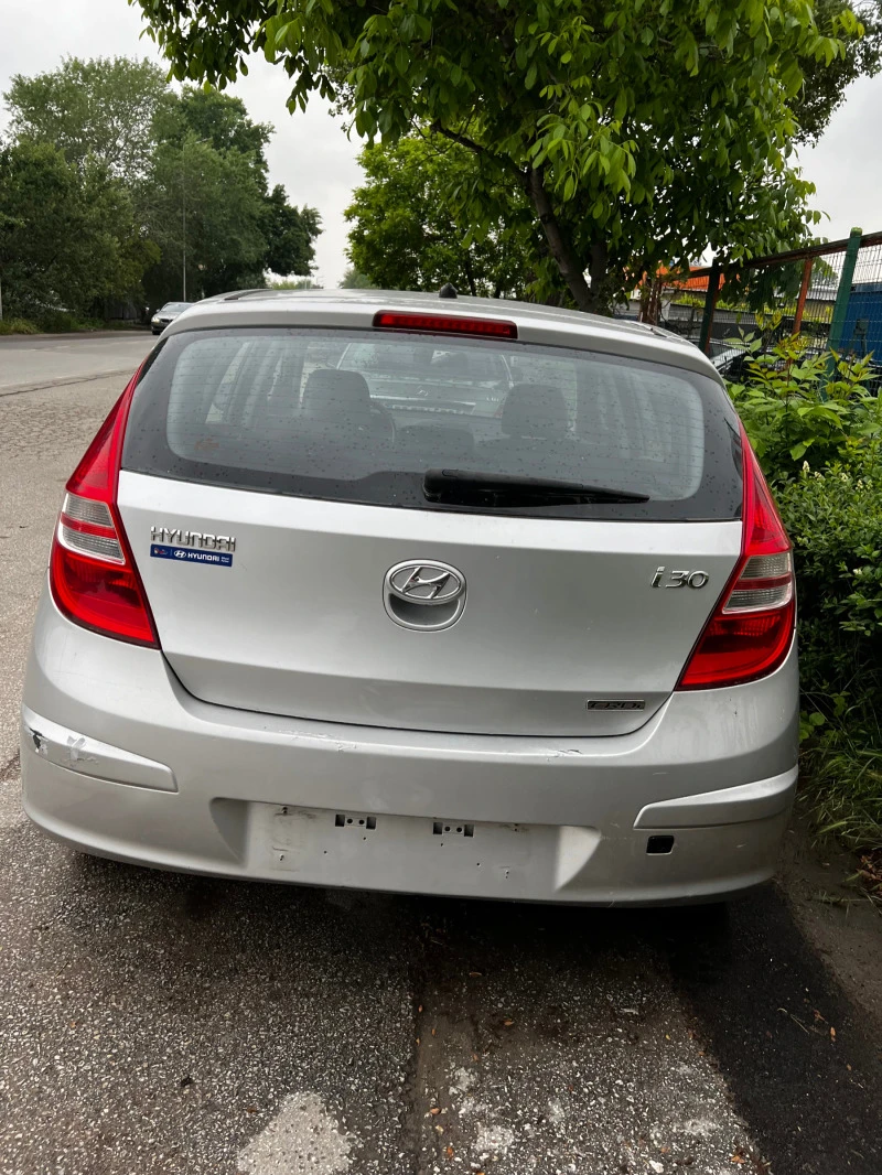 Hyundai I30 1.6 CRDi, снимка 4 - Автомобили и джипове - 42717954