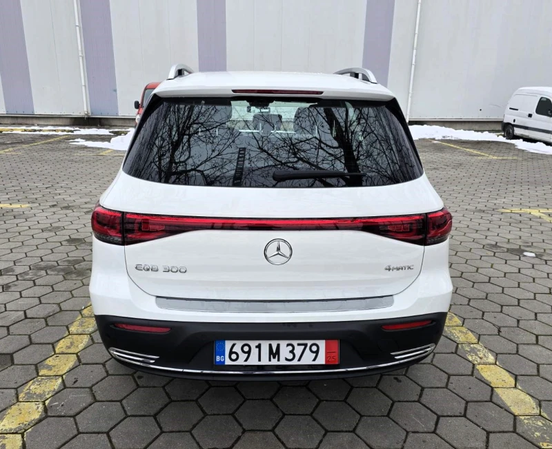 Mercedes-Benz EQB 300 4MATIC, снимка 4 - Автомобили и джипове - 47962976