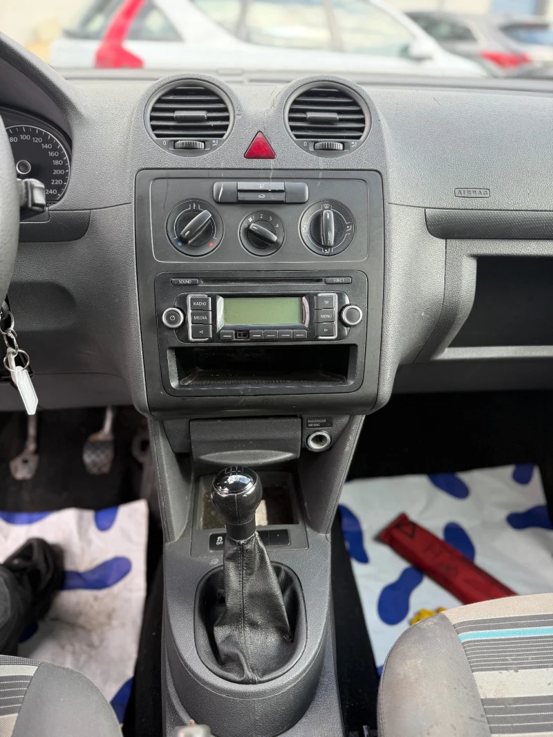 VW Caddy, снимка 9 - Автомобили и джипове - 52009637