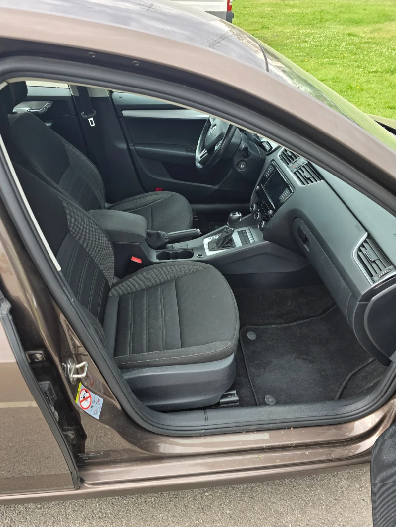 Skoda Octavia 1.6, снимка 10 - Автомобили и джипове - 52326264