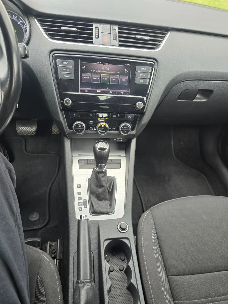 Skoda Octavia 1.6, снимка 7 - Автомобили и джипове - 52326264