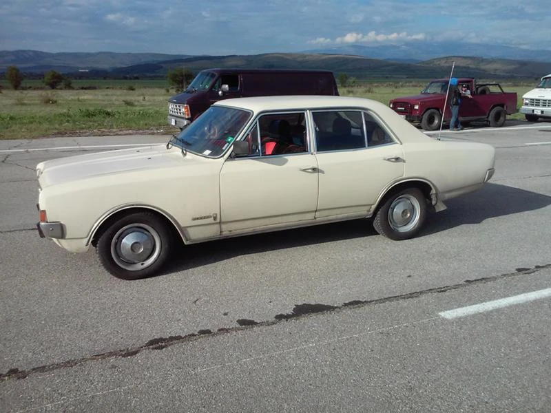 Opel Rekord 2000, снимка 16 - Автомобили и джипове - 41871833