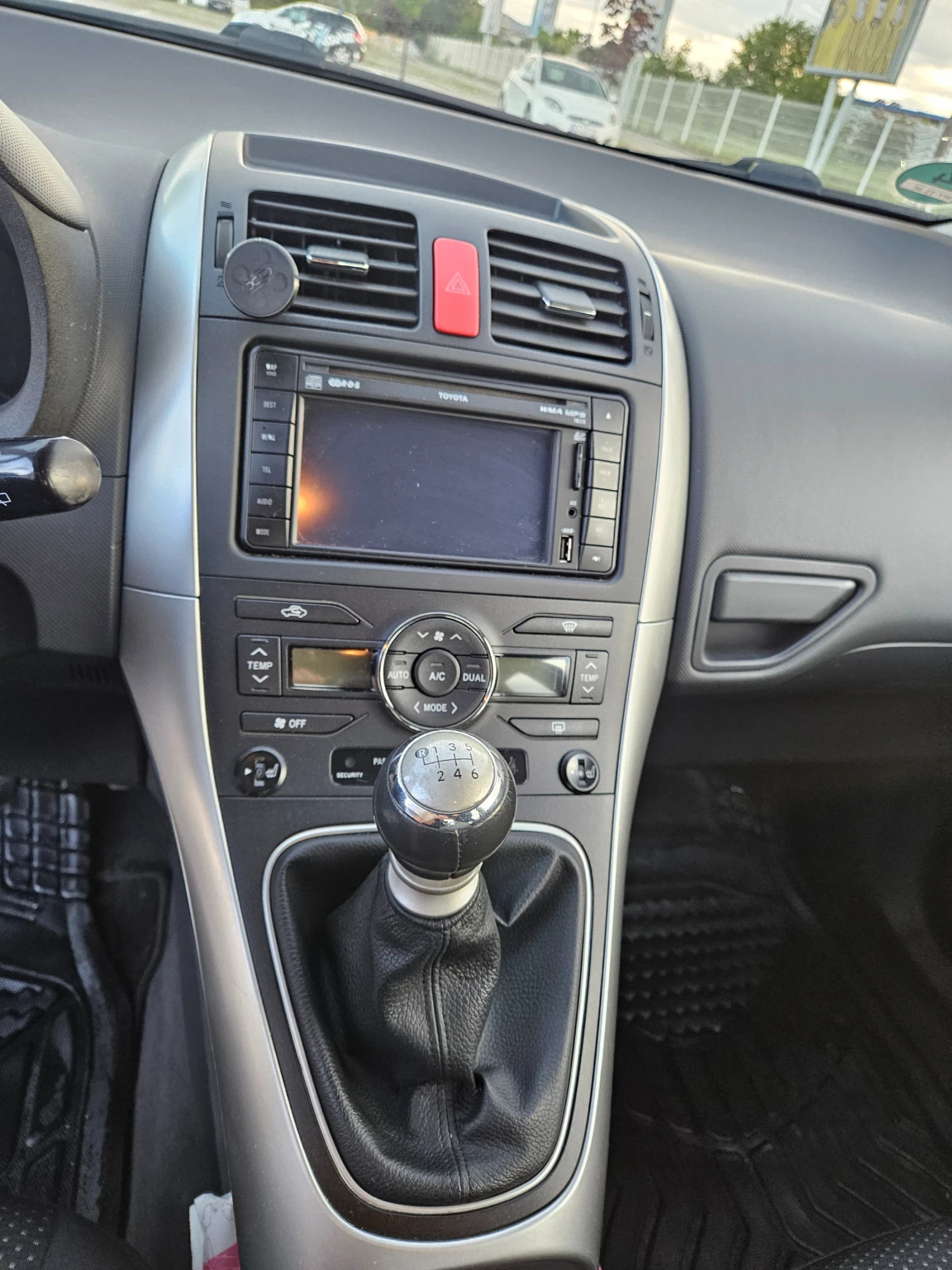 Toyota Auris 1.3 - изображение 9