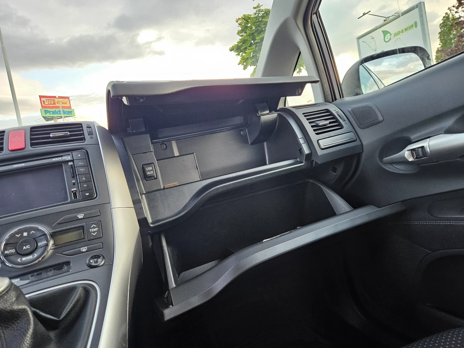 Toyota Auris 1.3 - изображение 10