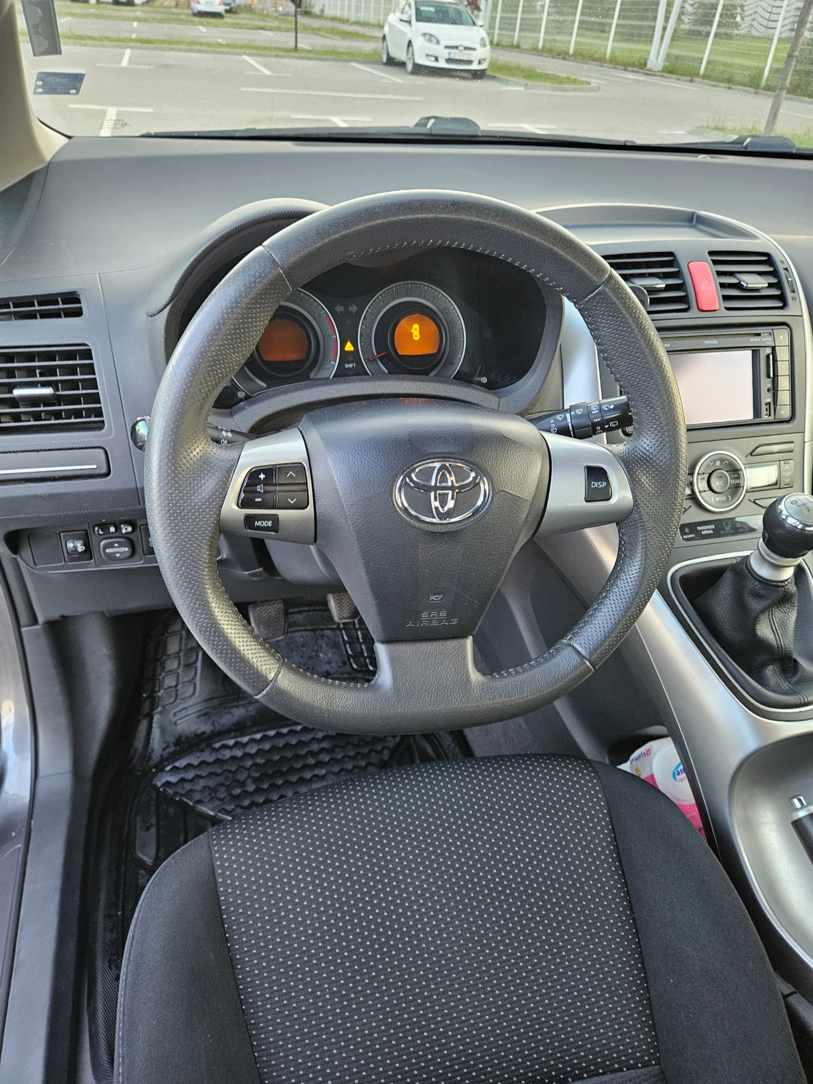 Toyota Auris 1.3 - изображение 3