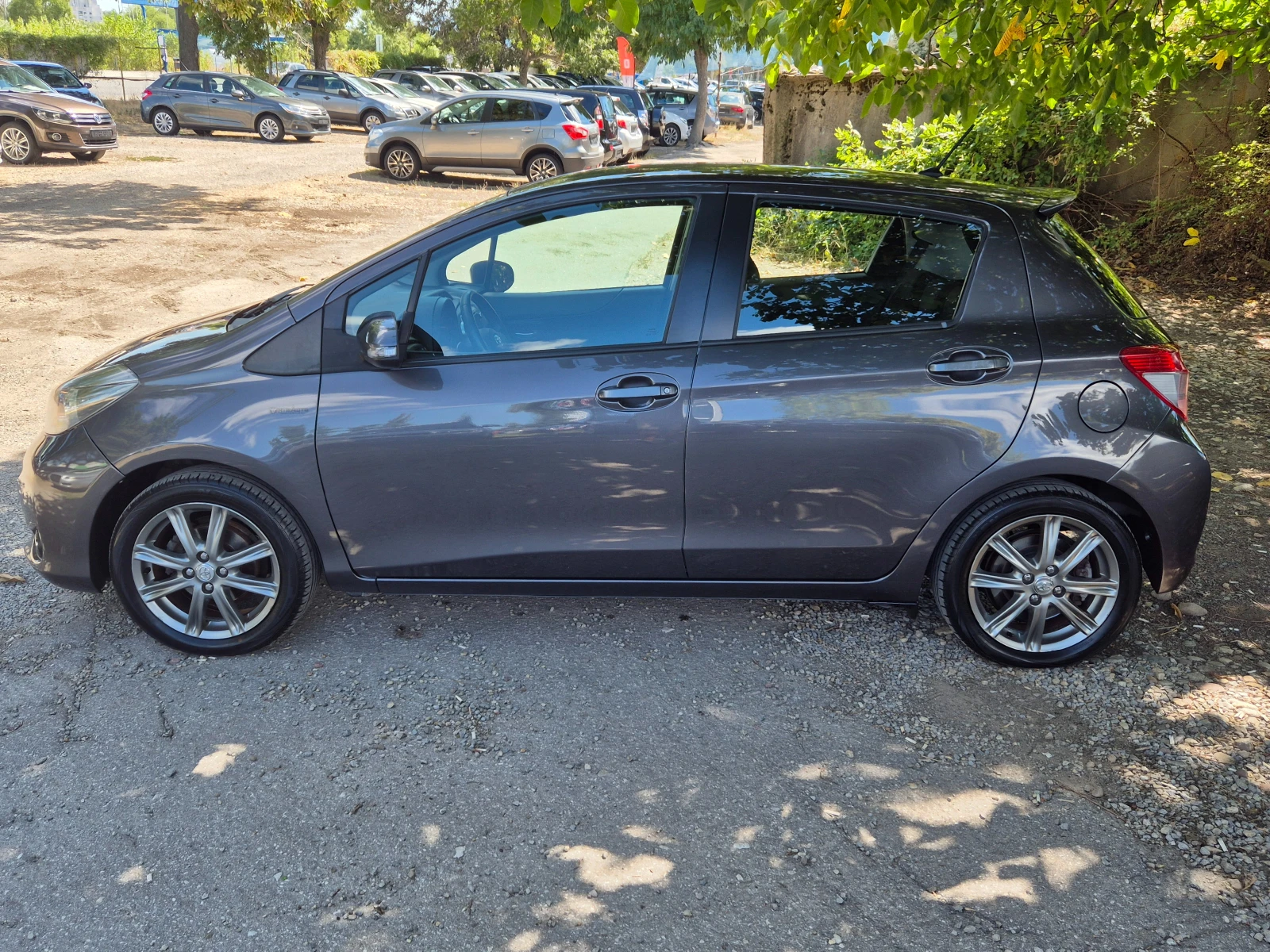 Toyota Yaris 1.3VVT-I NAVI CAMERA КЛИМАТРОНИК Л.ДЖАНТИ 16 - изображение 7