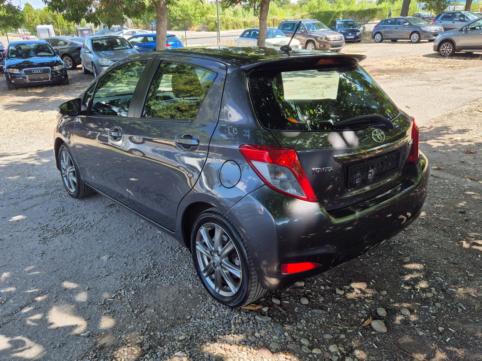 Toyota Yaris 1.3VVT-I NAVI CAMERA КЛИМАТРОНИК Л.ДЖАНТИ 16 - изображение 6