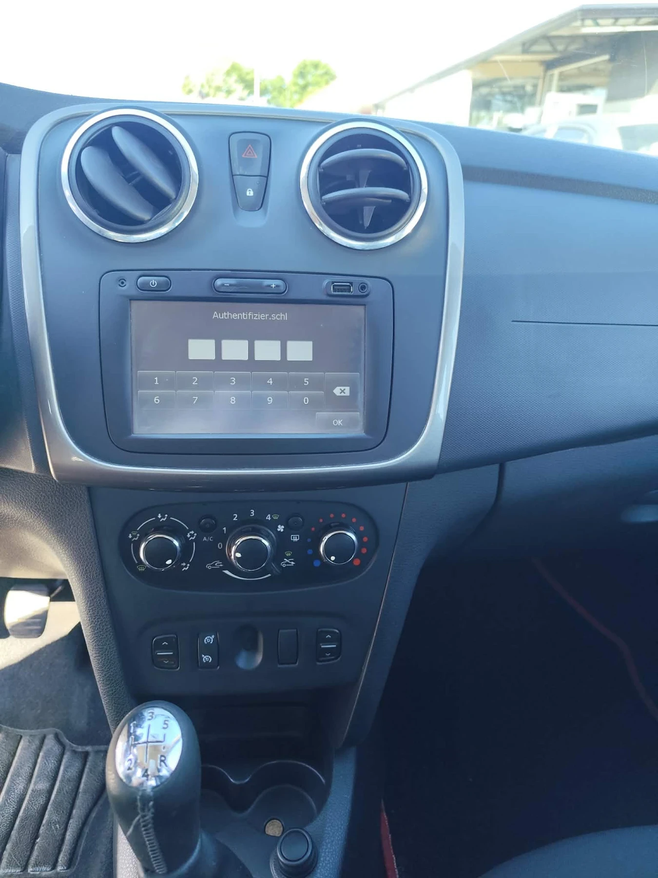 Dacia Sandero 1.5DCI STEPWAY подарък регистрация, снимка 12 - Автомобили и джипове - 53783173