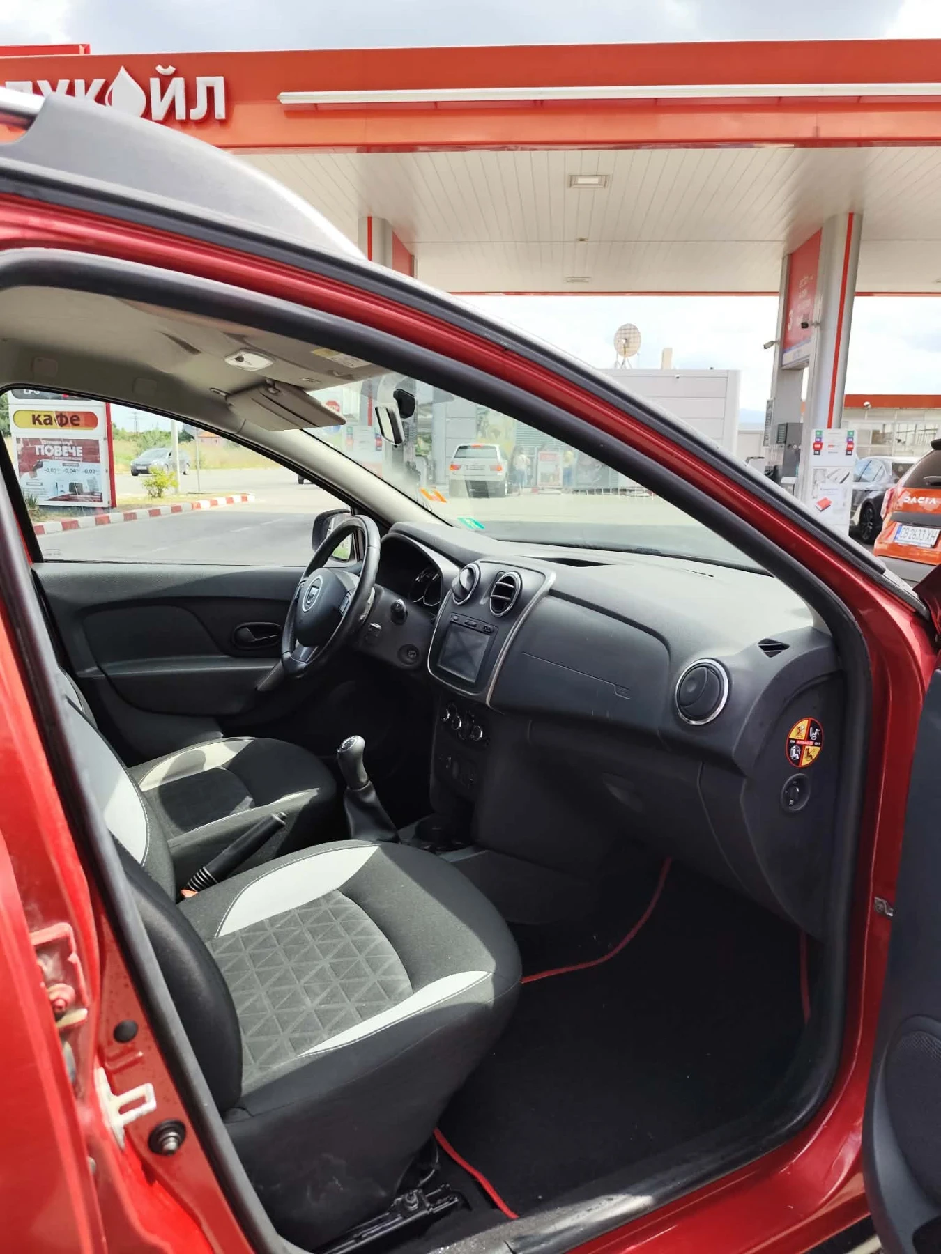 Dacia Sandero 1.5DCI STEPWAY подарък регистрация, снимка 8 - Автомобили и джипове - 53783173
