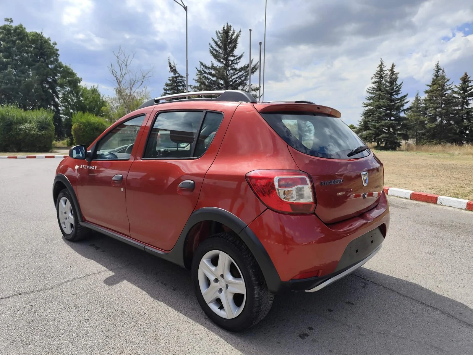 Dacia Sandero 1.5DCI STEPWAY подарък регистрация, снимка 6 - Автомобили и джипове - 53783173