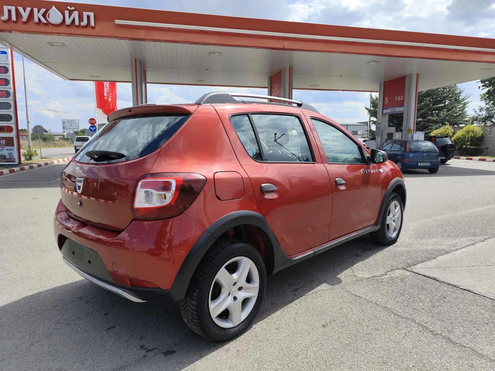 Dacia Sandero 1.5DCI STEPWAY подарък регистрация, снимка 5 - Автомобили и джипове - 53783173