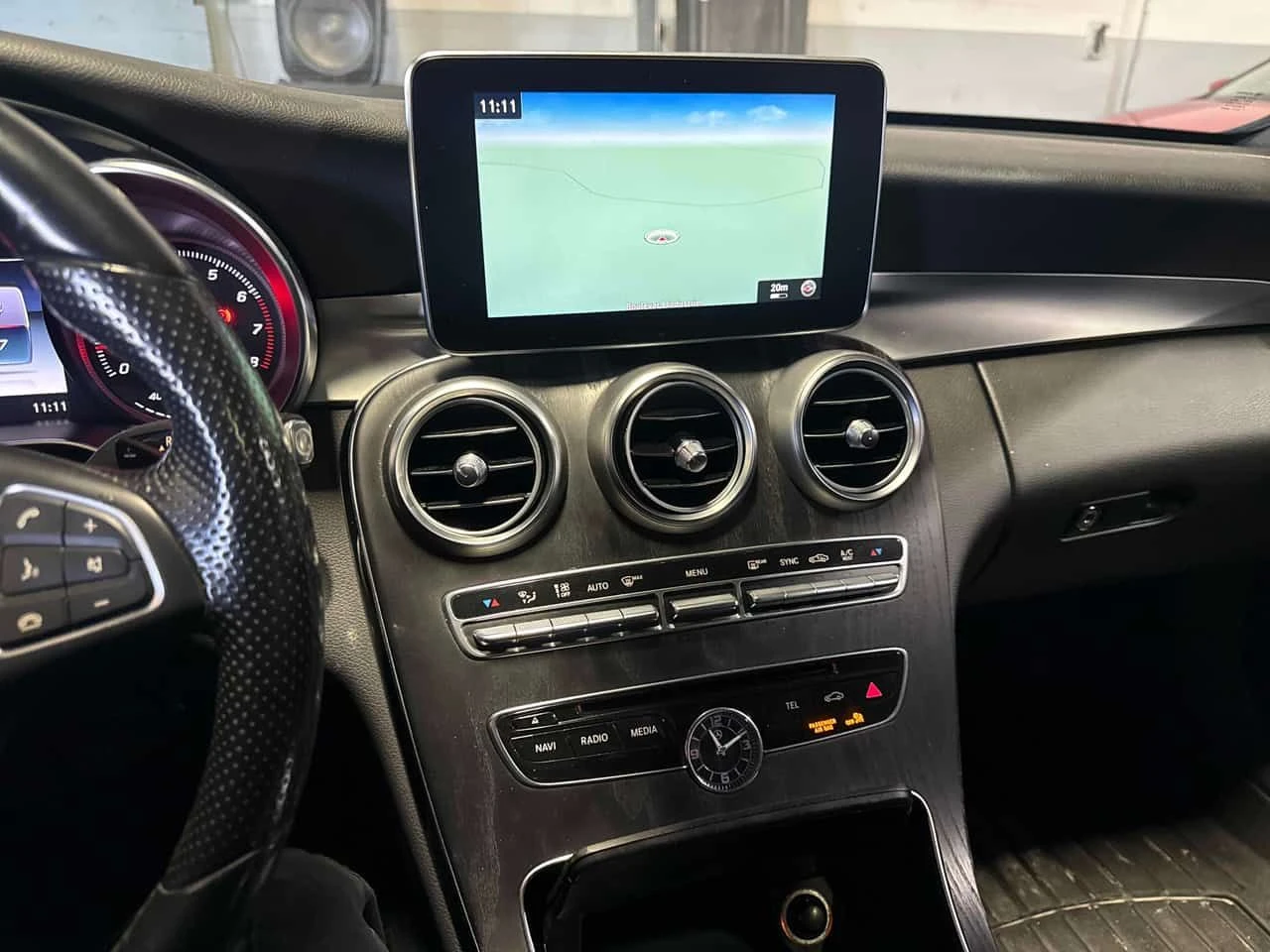 Mercedes-Benz C 300 * ПОДГРЕВИ * ПАНОРАМА * 360 , снимка 9 - Автомобили и джипове - 53965368