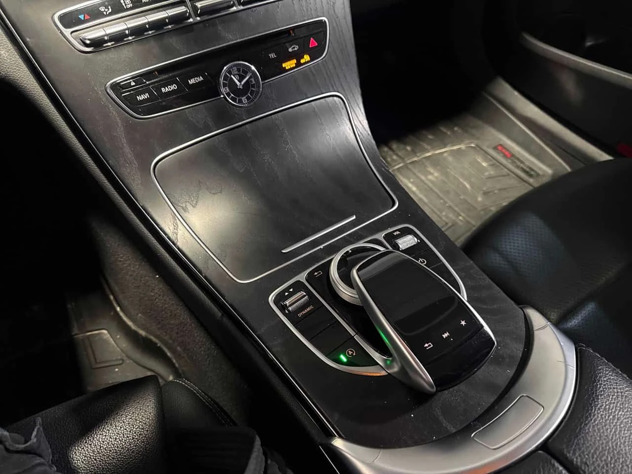 Mercedes-Benz C 300 * ПОДГРЕВИ * ПАНОРАМА * 360 , снимка 10 - Автомобили и джипове - 53965368