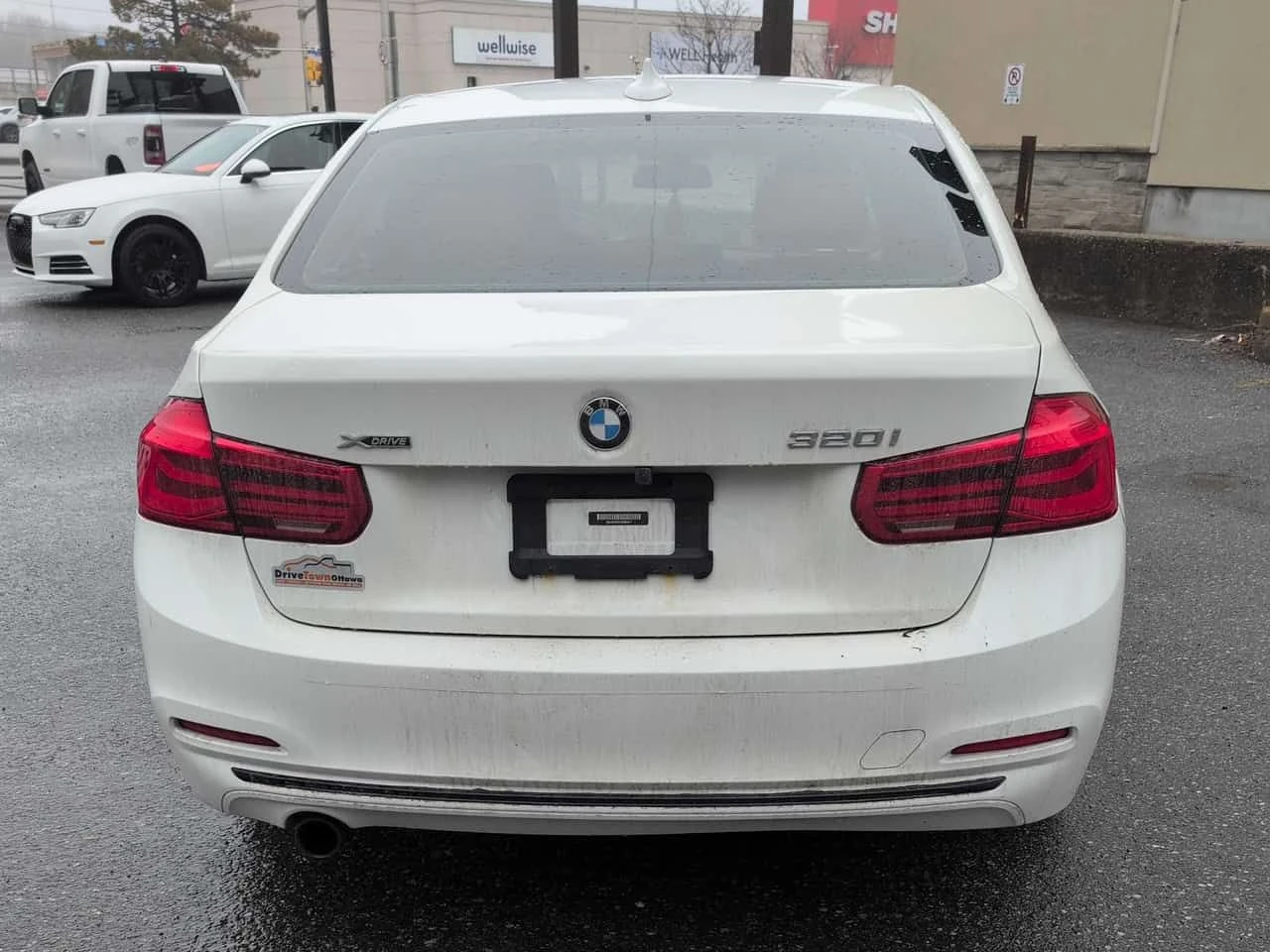 BMW 320 i xDrive/ПОДГРЕВИ/ШИБИДАХ, снимка 5 - Автомобили и джипове - 54236835