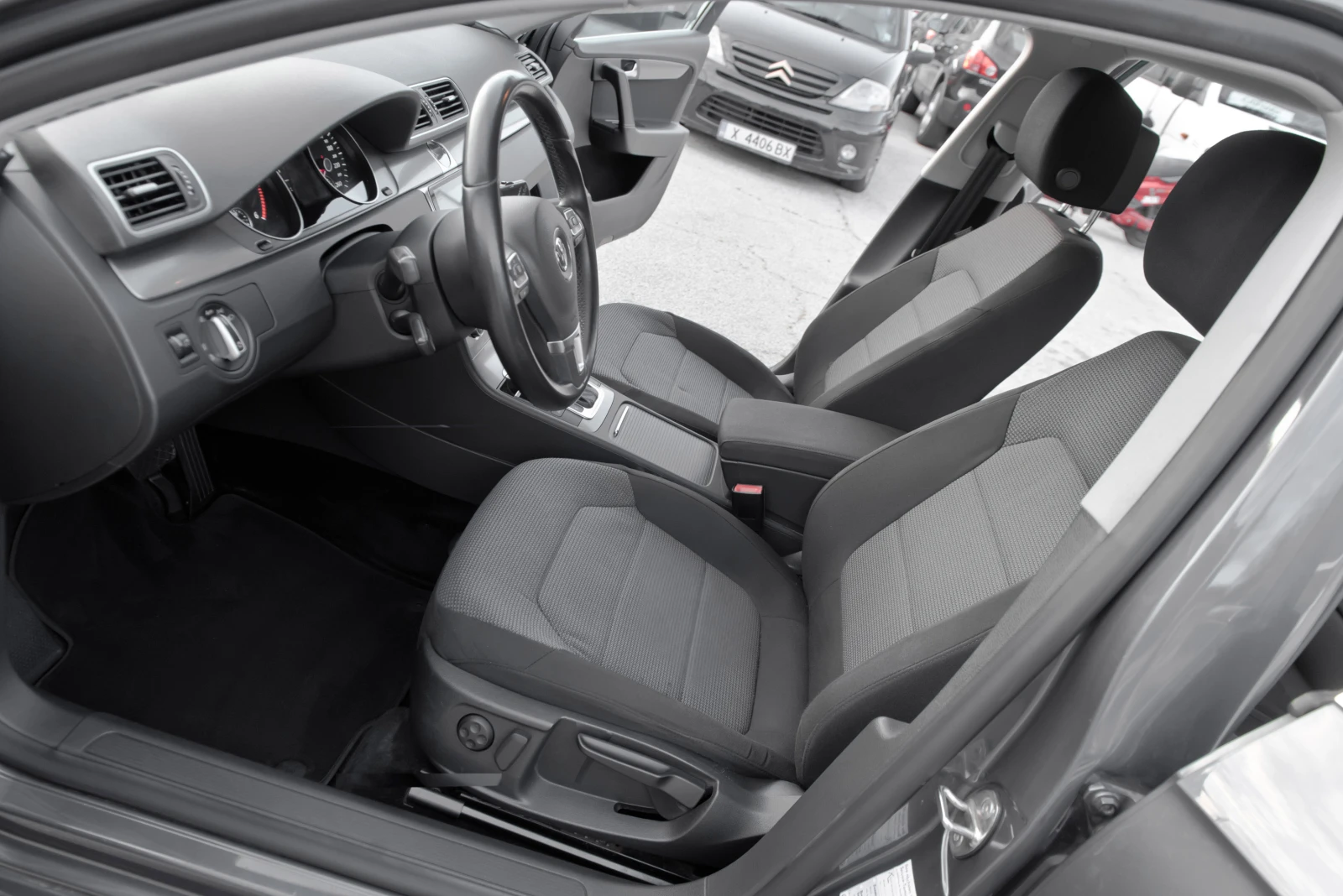 VW Passat 2.0 TDI - LED - MULTIMEDIA - NAVI - AUTOMATIC, снимка 12 - Автомобили и джипове - 54606658