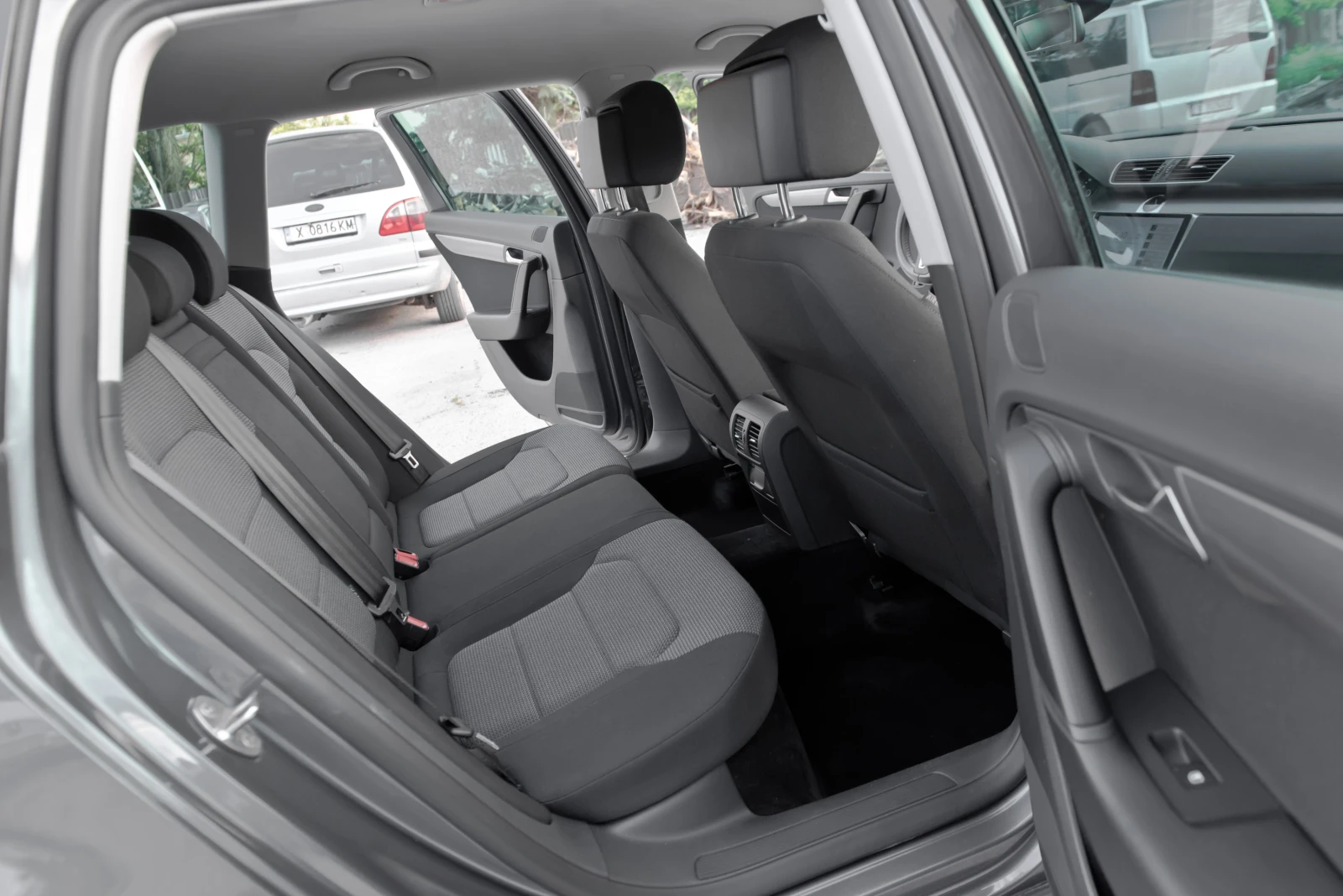 VW Passat 2.0 TDI - LED - MULTIMEDIA - NAVI - AUTOMATIC, снимка 10 - Автомобили и джипове - 54606658