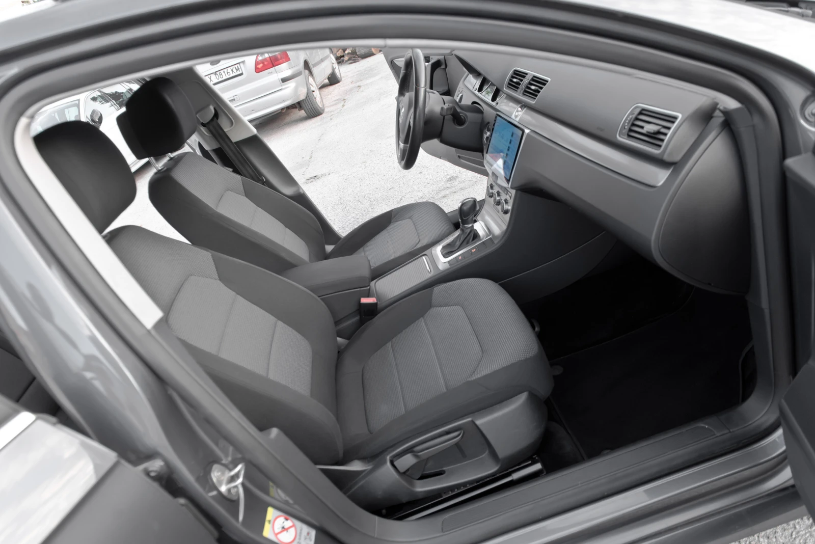 VW Passat 2.0 TDI - LED - MULTIMEDIA - NAVI - AUTOMATIC, снимка 9 - Автомобили и джипове - 54606658