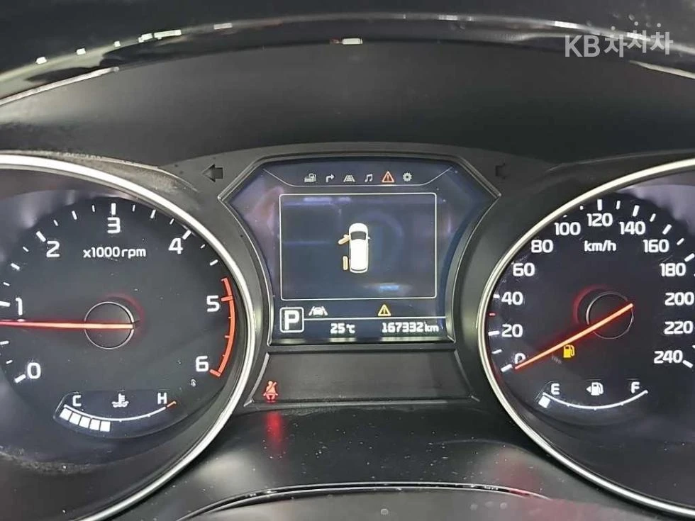 Kia Carnival, снимка 6 - Автомобили и джипове - 54610541