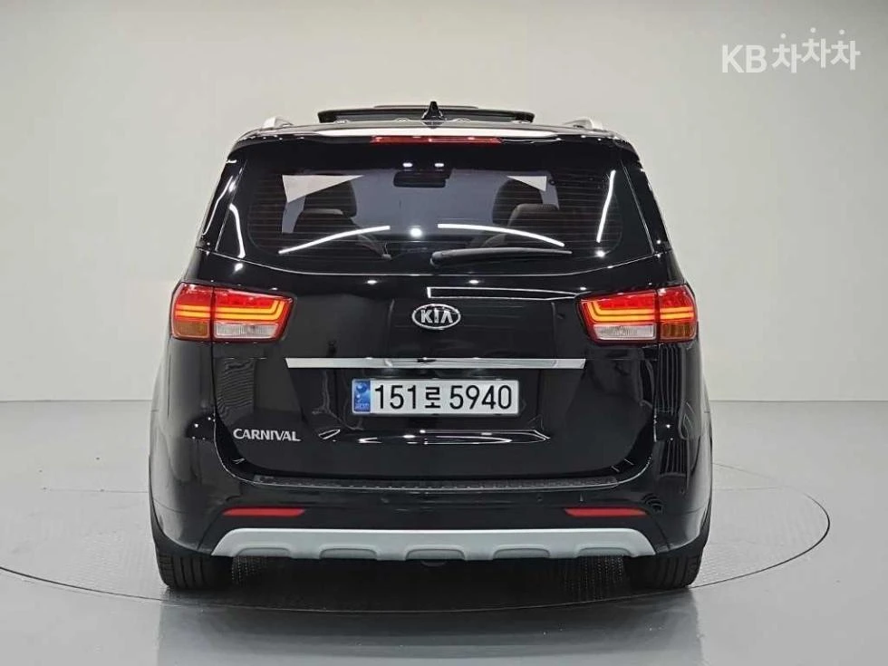 Kia Carnival, снимка 3 - Автомобили и джипове - 54610541
