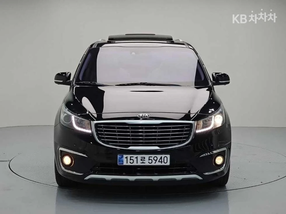 Kia Carnival, снимка 2 - Автомобили и джипове - 54610541