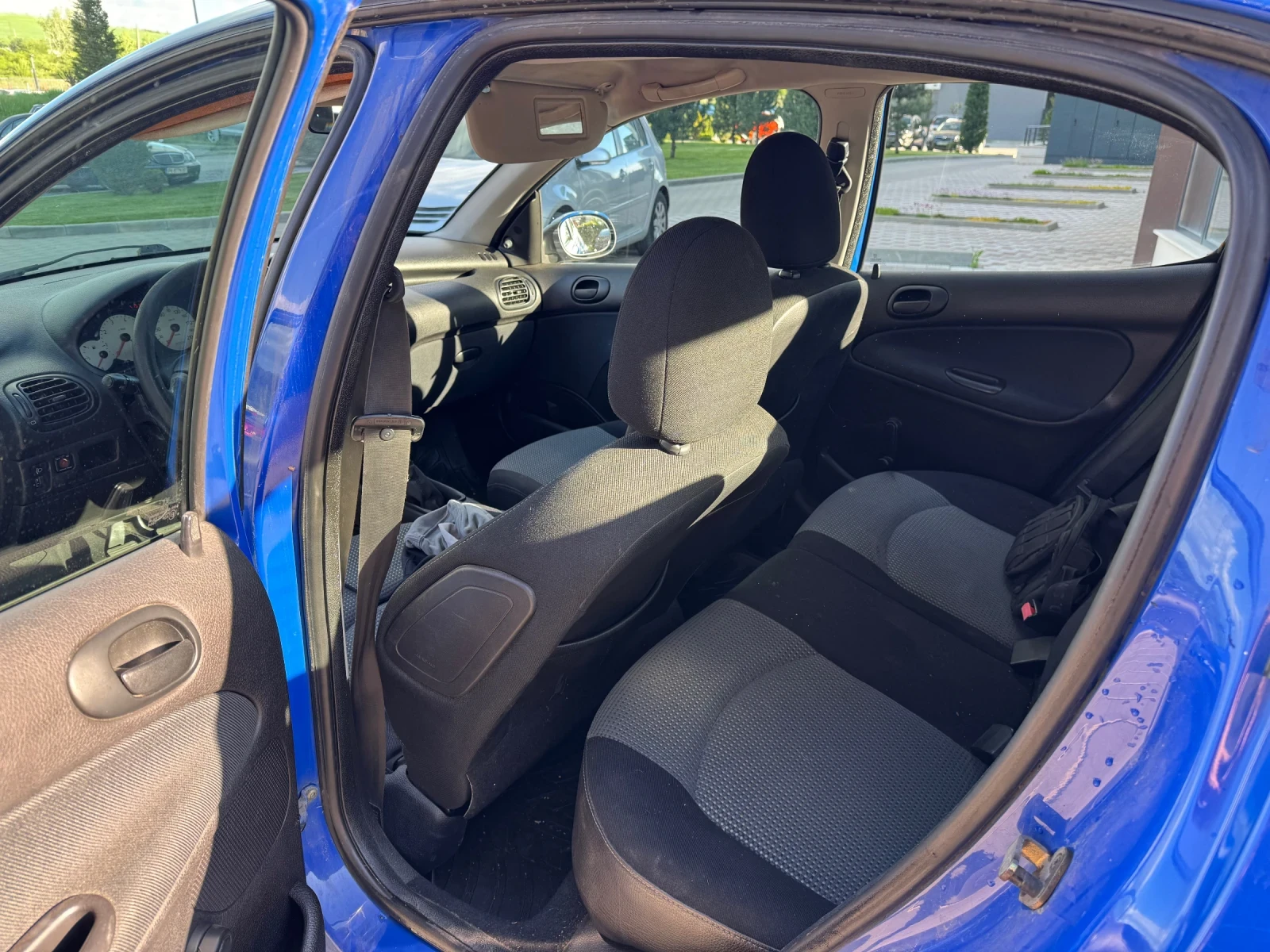 Peugeot 206 1.1i, снимка 8 - Автомобили и джипове - 54703647