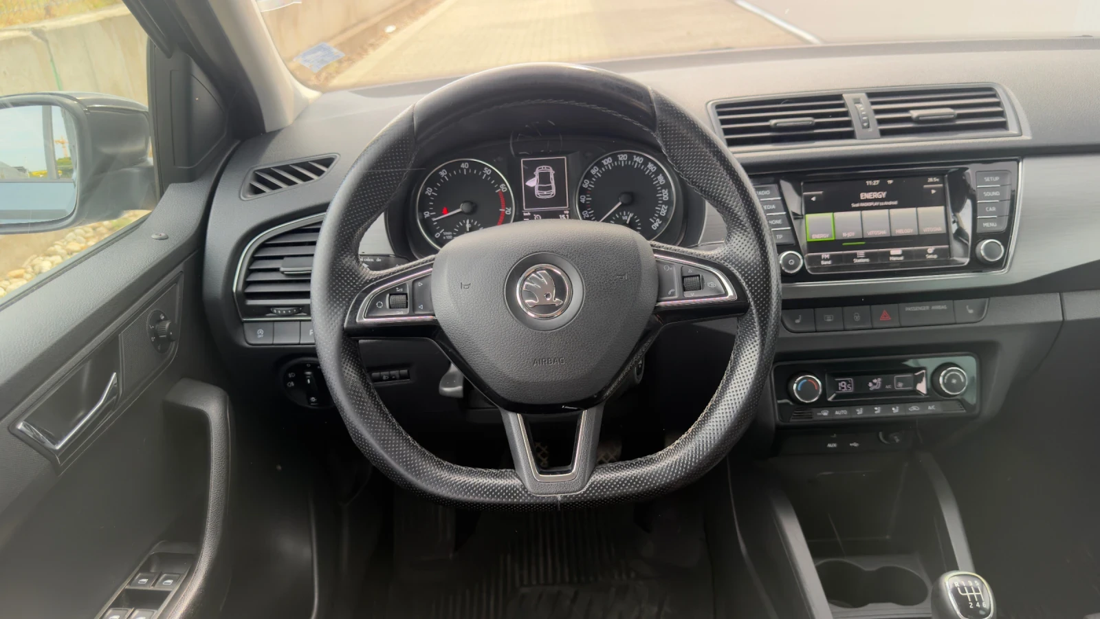 Skoda Fabia 1.2TSI 4 цилиндъра, снимка 11 - Автомобили и джипове - 56138940
