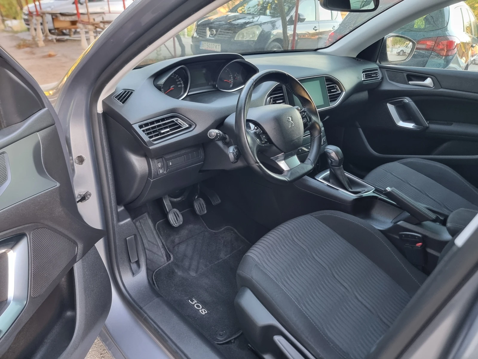 Peugeot 308 1.6 HDI* NAVI* , снимка 8 - Автомобили и джипове - 56160783