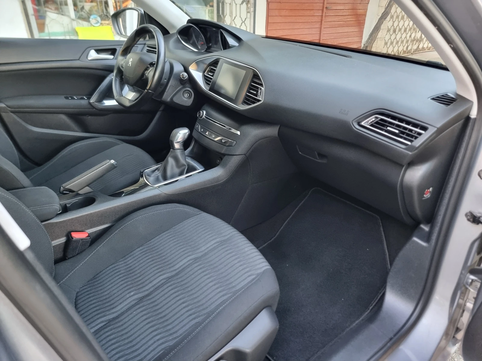 Peugeot 308 1.6 HDI* NAVI* , снимка 10 - Автомобили и джипове - 56160783