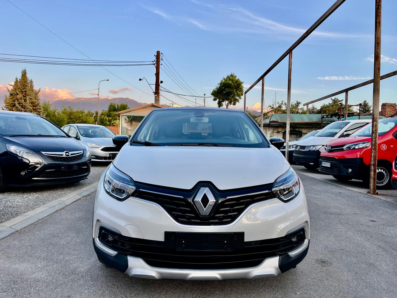 Renault Captur 1.5 dci ~INTENS+ / LED Pure Vision / R-link, снимка 2 - Автомобили и джипове - 56230438